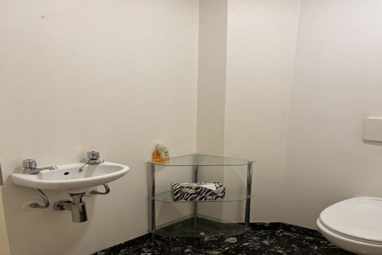Photo of property in Mon Desir Apartments, 173 Hurstmere Road, Takapuna, Auckland, 0622