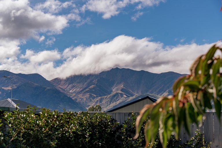 Photo of property in 15 Pennycook Place, Lake Hawea, Wanaka, 9382