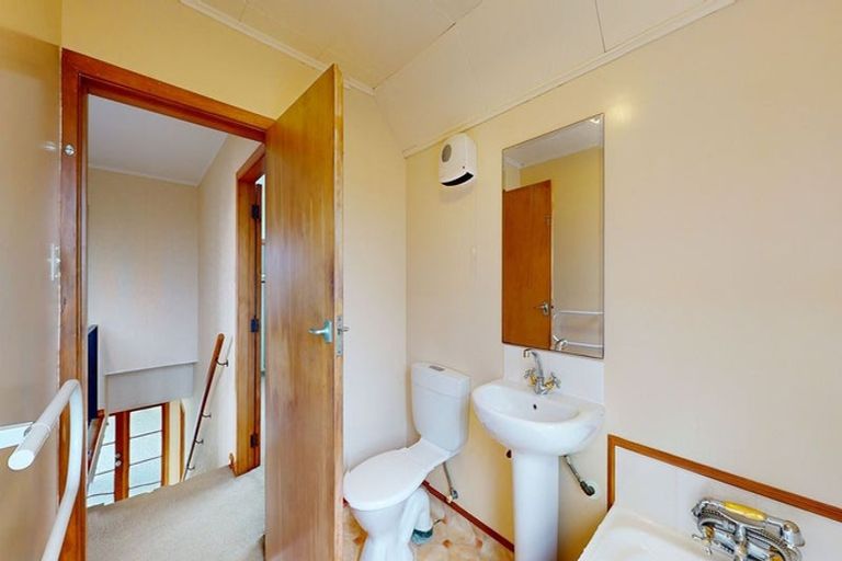 Photo of property in 3 Dunmail Way, Newlands, Wellington, 6037