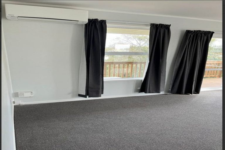 Photo of property in 2/75 Tramway Road, Beach Haven, Auckland, 0626