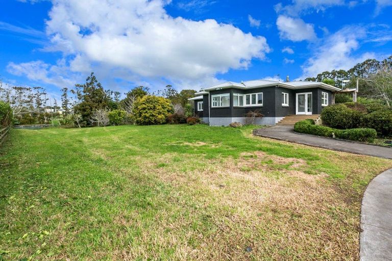 Photo of property in 76 Awa Road, Kumeu, 0891