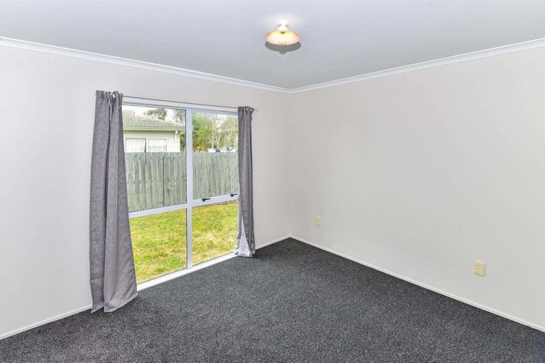 Photo of property in 2/20 Solveig Place, Randwick Park, Auckland, 2105