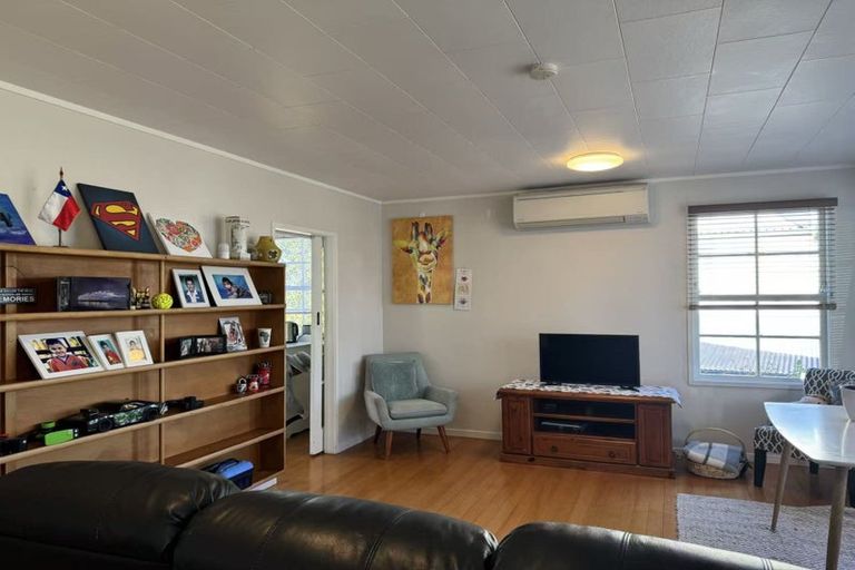 Photo of property in 959a Beach Road, Torbay, Auckland, 0630
