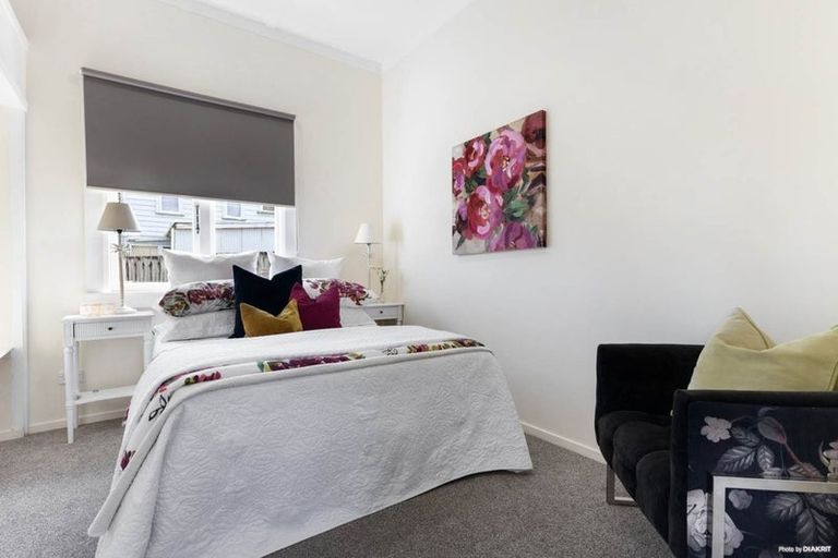 Photo of property in 2c Waiari Road, Conifer Grove, Takanini, 2112