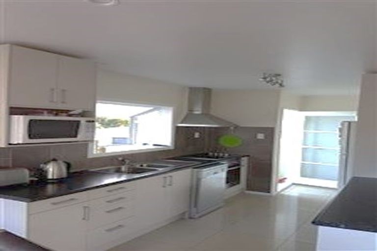 Photo of property in 55 Divich Avenue, Te Atatu South, Auckland, 0610