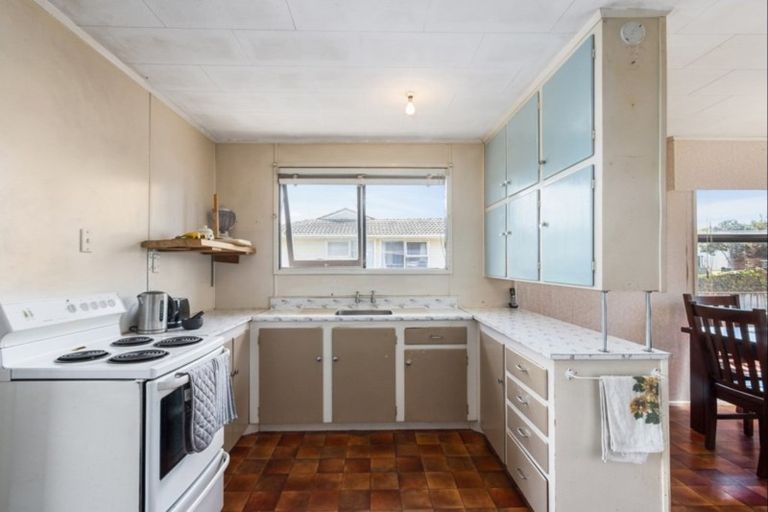 Photo of property in 38 Wallace Road, Mangere Bridge, Auckland, 2022