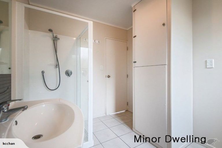 Photo of property in 10 Kitewao Street, Northcote, Auckland, 0627