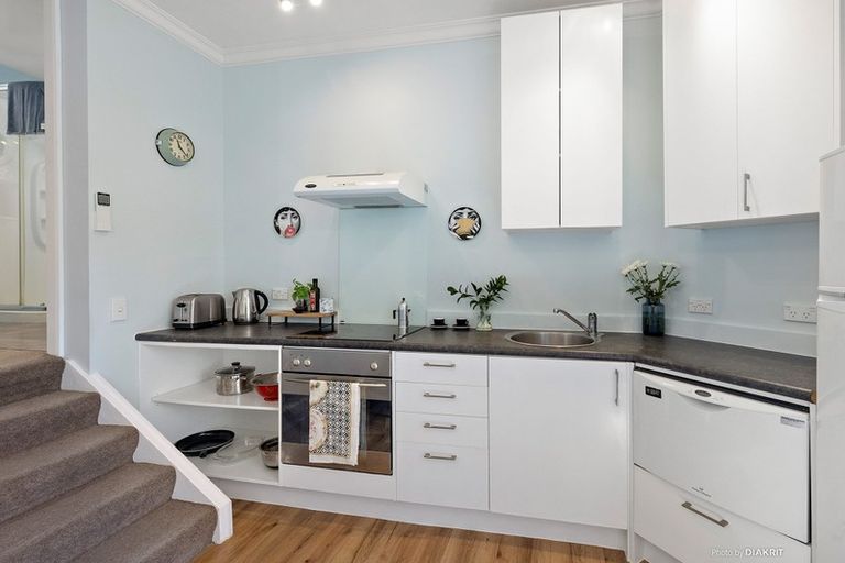 Photo of property in 7 Manley Terrace, Newtown, Wellington, 6021