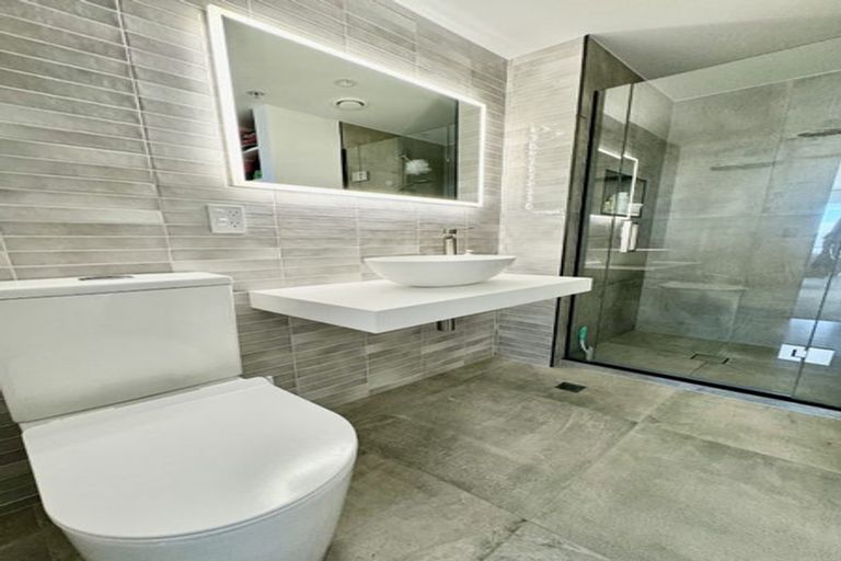 Photo of property in Portal Apartments, 8e/42 Cable Street, Te Aro, Wellington, 6011