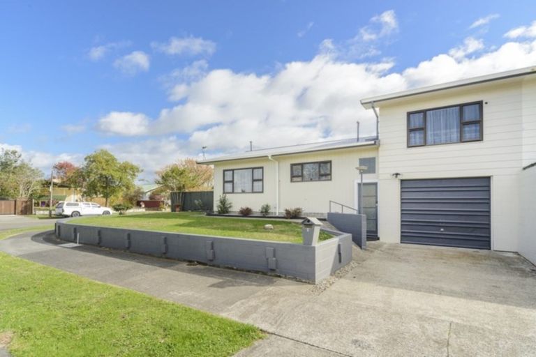 Photo of property in 1 Cohen Place, Milson, Palmerston North, 4414
