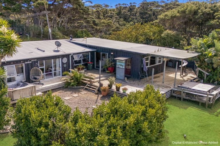 Photo of property in 2856 South Head Road, South Head, Helensville, 0874
