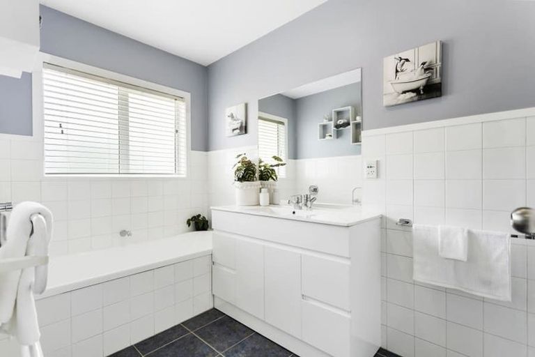 Photo of property in 6 Stephanie Close, Glenfield, Auckland, 0629