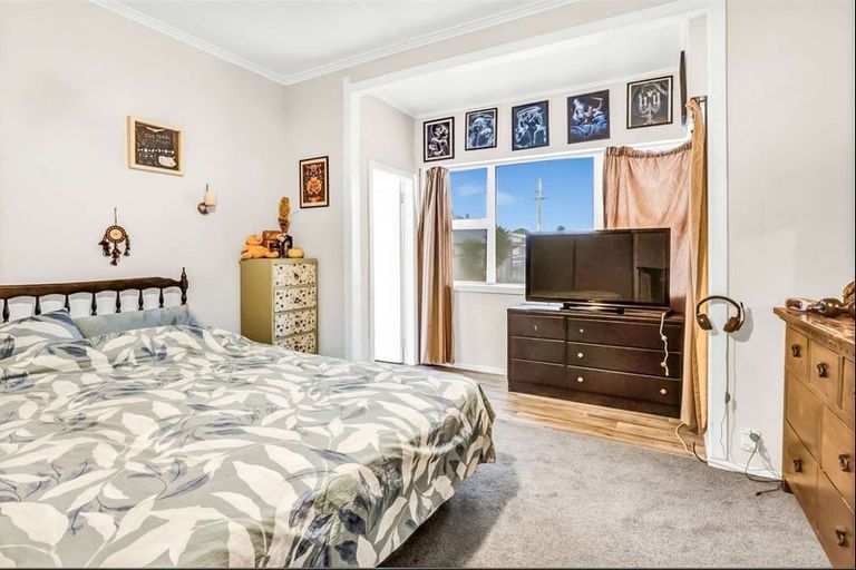 Photo of property in 219 South Road, Hawera, 4610