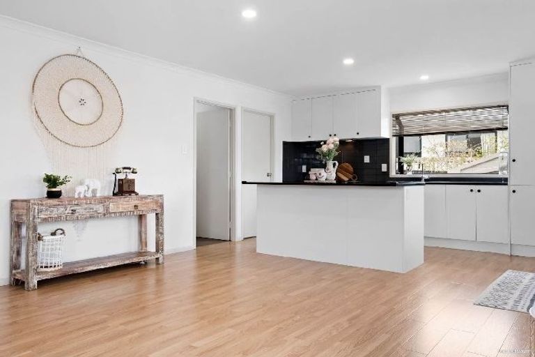 Photo of property in 10 Caribbean Drive, Unsworth Heights, Auckland, 0632