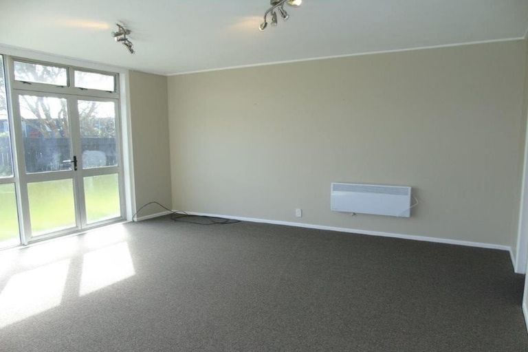 Photo of property in 23 Rangitane Street, Maupuia, Wellington, 6022