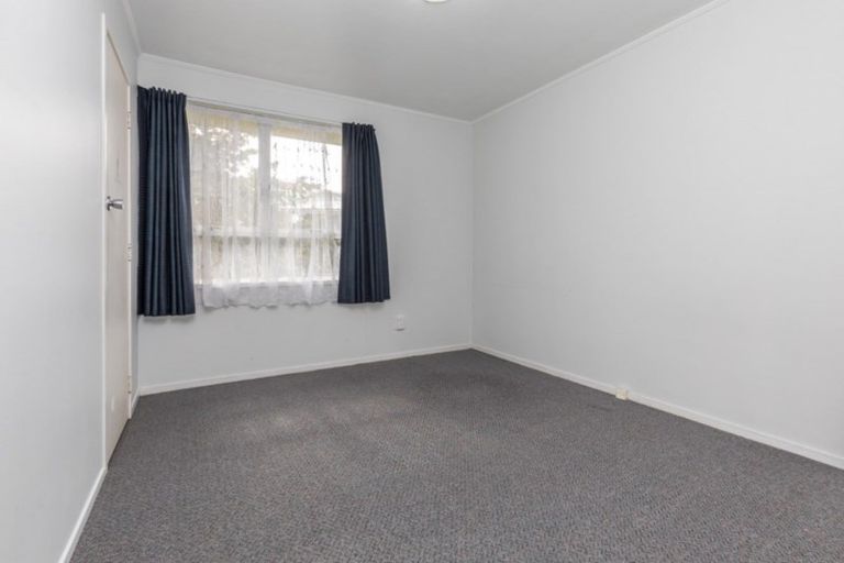 Photo of property in 48 Glenbervie Crescent, Massey, Auckland, 0614