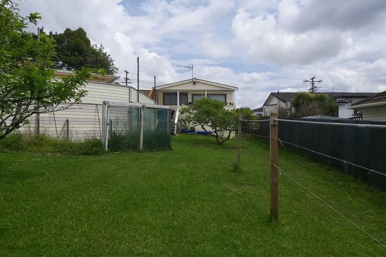 Photo of property in 40 Waimumu Road, Massey, Auckland, 0614