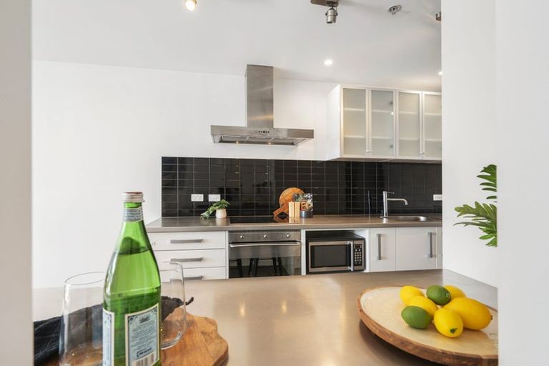 Photo of property in Portal Apartments, 6a/42 Cable Street, Te Aro, Wellington, 6011