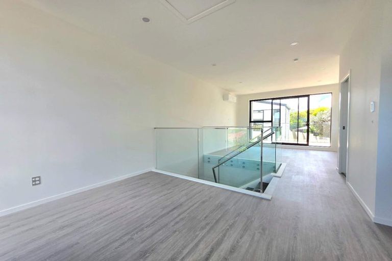 Photo of property in 4/128 Vodanovich Road, Te Atatu South, Auckland, 0610