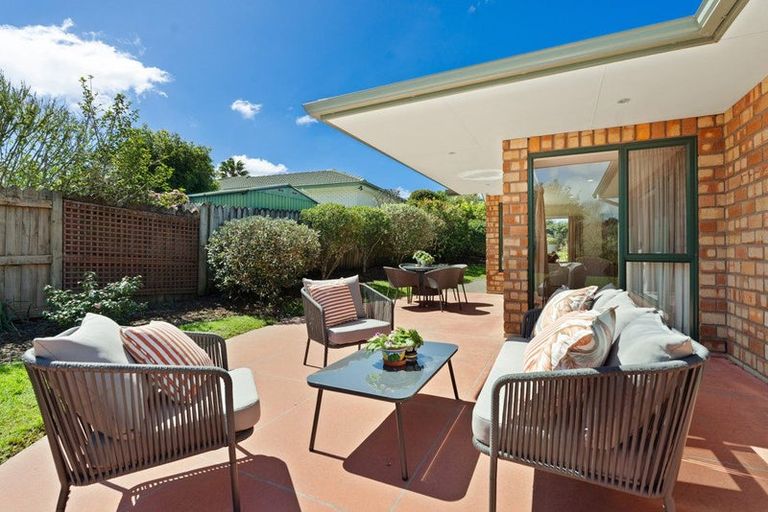 Photo of property in 52 Kath Hopper Drive, Orewa, 0931