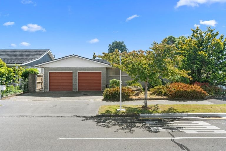 Photo of property in 2 Moorpark Place, Ilam, Christchurch, 8041