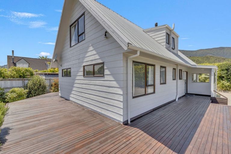 Photo of property in 6d Beach Road, Waikawa, Picton, 7220