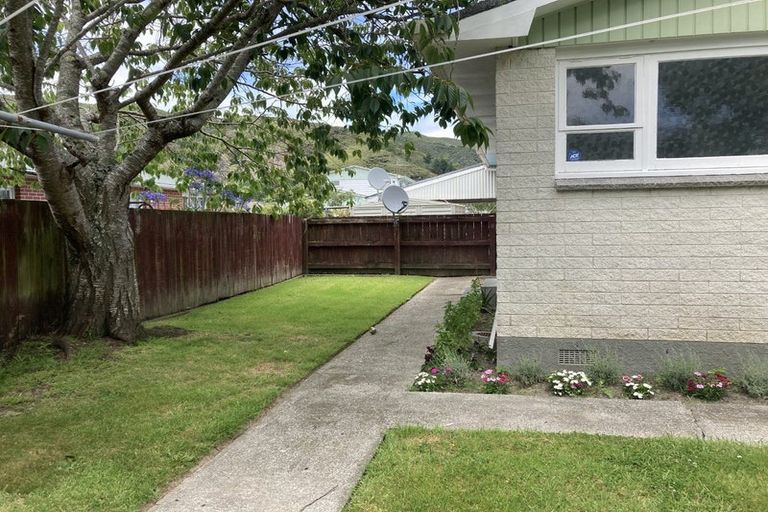 Photo of property in 17 Heather Grove, Fairfield, Lower Hutt, 5011