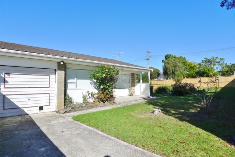 Photo of property in 1/29 Nikau Street, New Lynn, Auckland, 0600