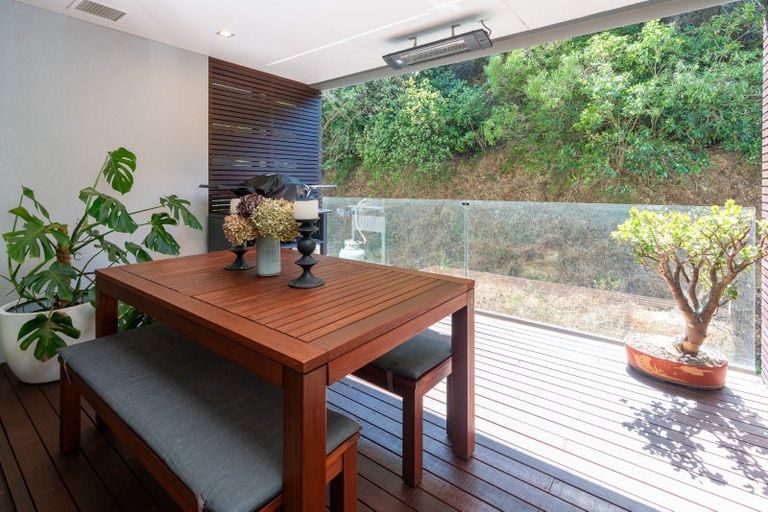 Photo of property in Patent 326 Apartments, 212s/326 Evans Bay Parade, Hataitai, Wellington, 6021