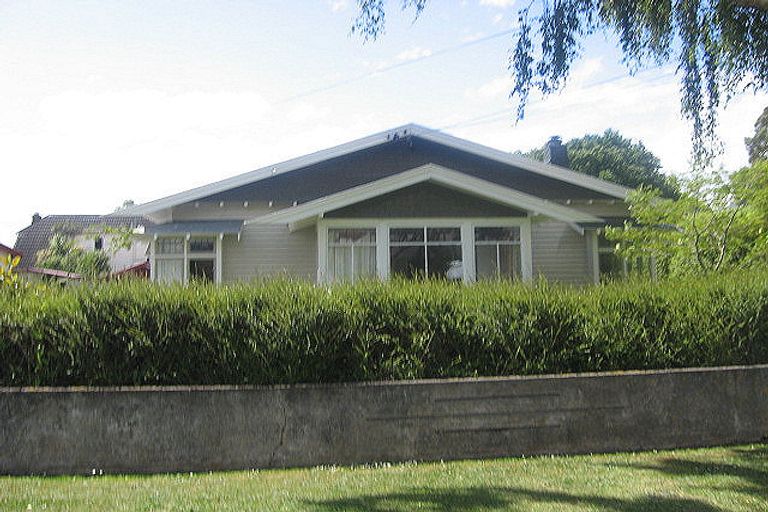 Photo of property in 61 Sandwich Road, Beckenham, Christchurch, 8023