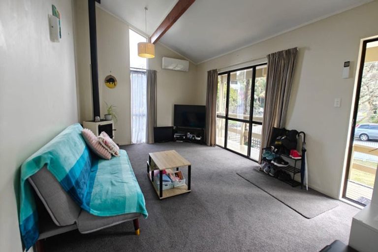 Photo of property in 51 Topliss Drive, Northcross, Auckland, 0632