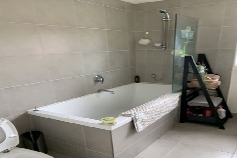 Photo of property in 121a Bruce Road, Glenfield, Auckland, 0629