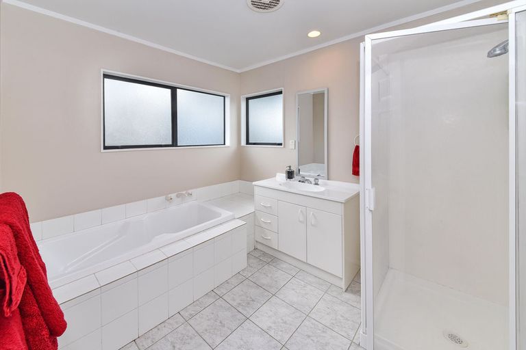 Photo of property in 1/78 Saint Annes Crescent, Wattle Downs, Auckland, 2103