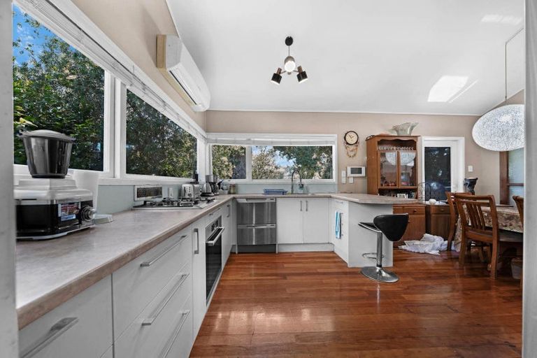 Photo of property in 2 Tudward Glade, Hillcrest, Auckland, 0627