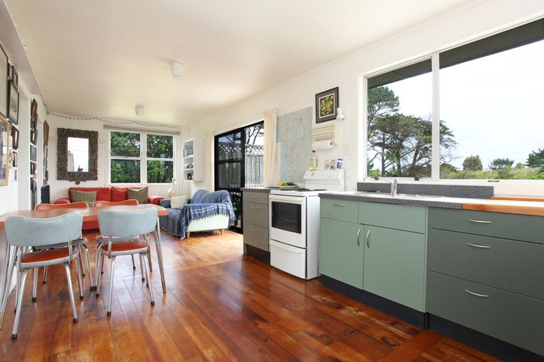 Photo of property in 132 Maunsell Road, Port Waikato, Tuakau, 2695