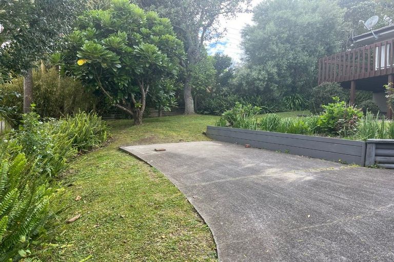 Photo of property in 2/23 Santiago Crescent, Unsworth Heights, Auckland, 0632