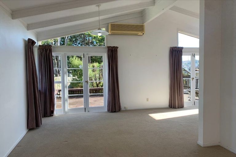 Photo of property in 24 Tamahere Drive, Glenfield, Auckland, 0629