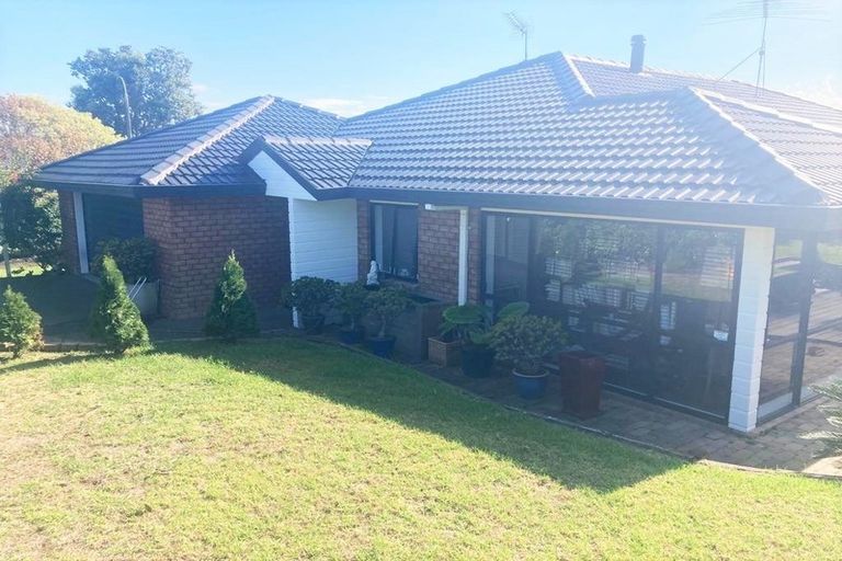 Photo of property in 2 Cesari Place, West Harbour, Auckland, 0618