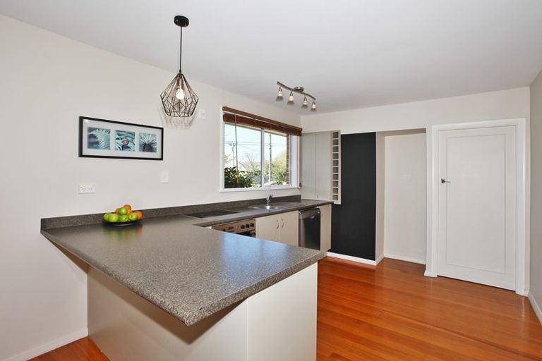 Photo of property in 27 Torquay Place, Bryndwr, Christchurch, 8053