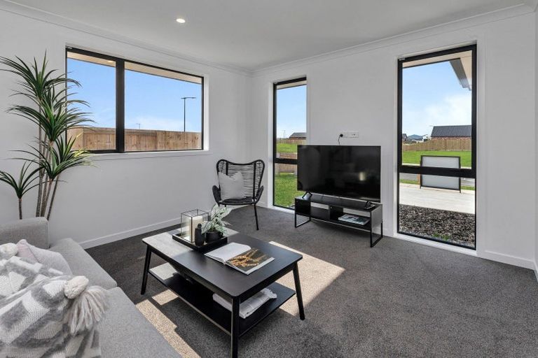 Photo of property in 55 Te Taniwha Road, One Tree Point, 0118