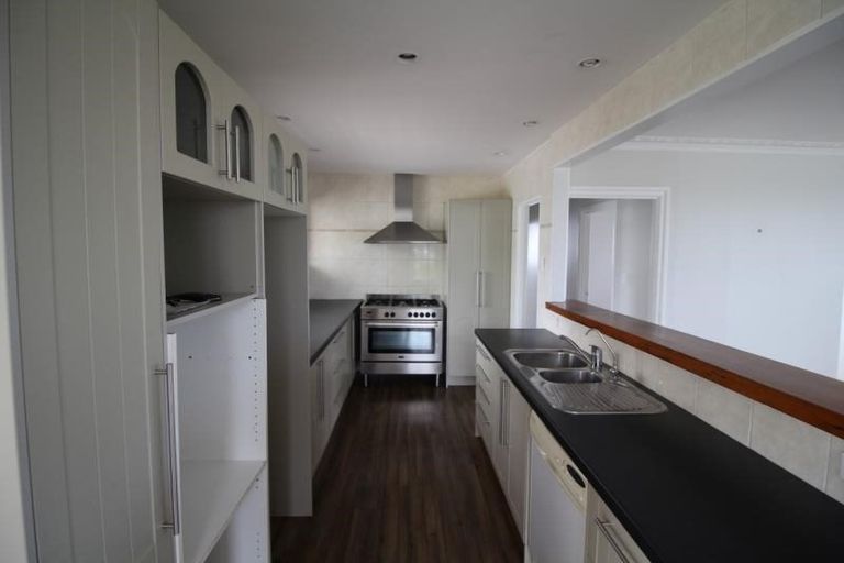 Photo of property in 1 Gaede Terrace, Sunnyvale, Auckland, 0612