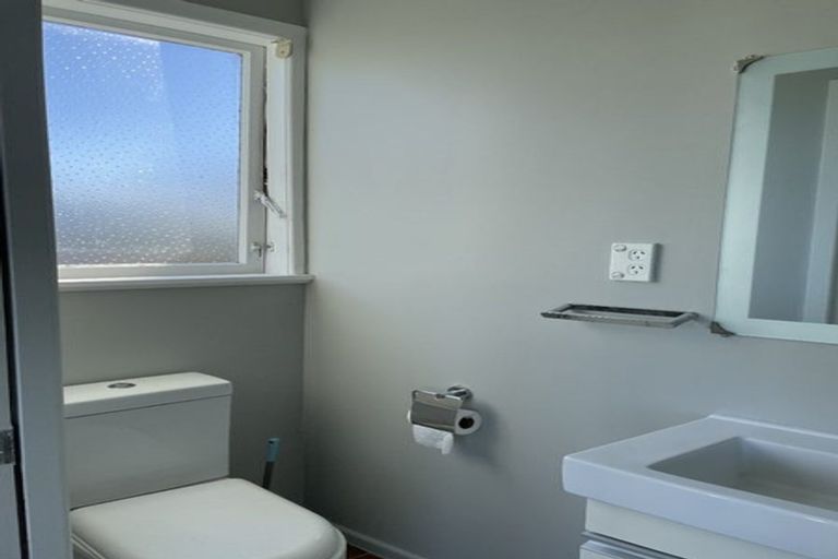 Photo of property in 89 Exmouth Road, Northcote, Auckland, 0627