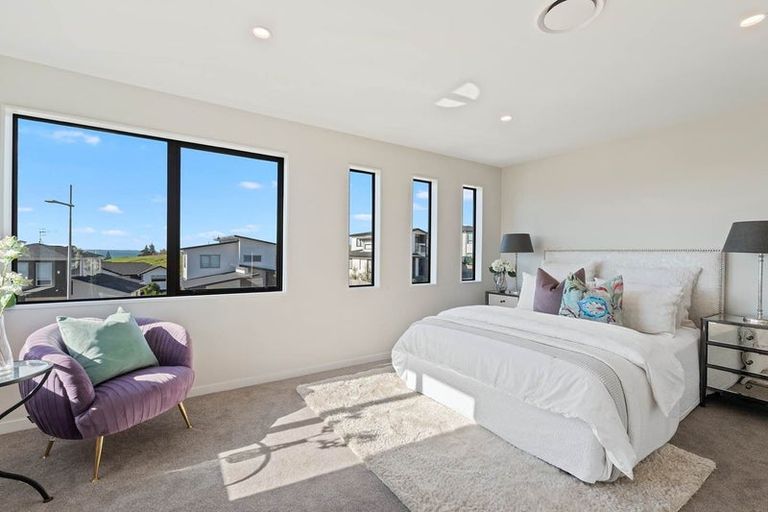 Photo of property in 32 Bounty Road, Long Bay, Auckland, 0630