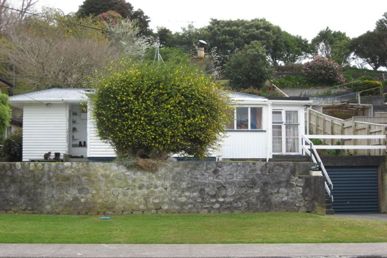 Photo of property in 72 Awanui Street, Merrilands, New Plymouth, 4312