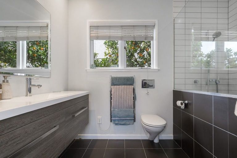 Photo of property in 462 Devonport Road, Tauranga South, Tauranga, 3112