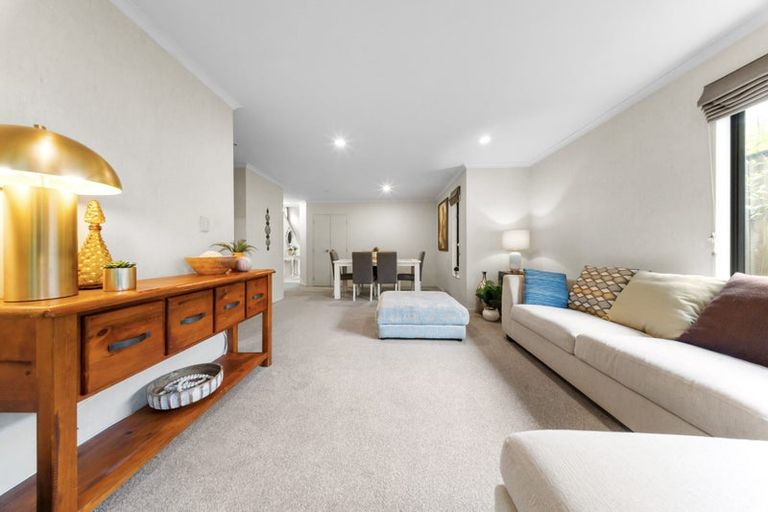 Photo of property in 15 Lilybank Crescent, East Tamaki, Auckland, 2013