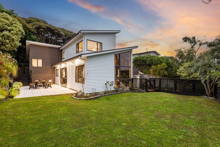 Photo of property in 37 Navigation Drive, Whitby, Porirua, 5024