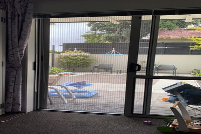 Photo of property in 1a/71 Spencer Road, Oteha, Auckland, 0632