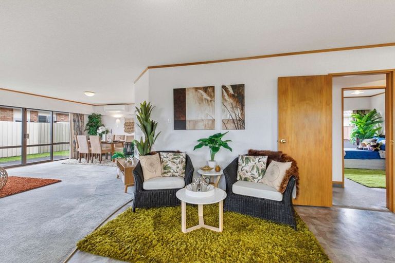 Photo of property in 28 Edgewater Parade, Waiuku, 2123