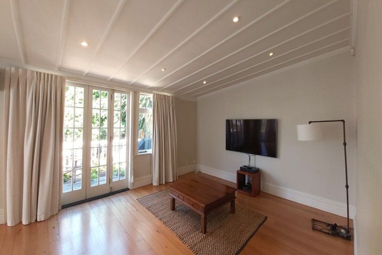 Photo of property in 31 Seafield View Road, Grafton, Auckland, 1023